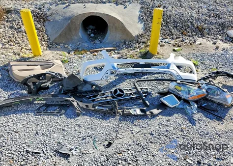 2015 Mercedes-Benz Ml 350 4Matic z USA, uszkodzony, nr VIN 4JGDA5HB8FA495838